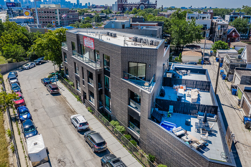 2034 N Avondale, Chicago, IL à vendre - Photo de l’immeuble – Image 2 sur 91