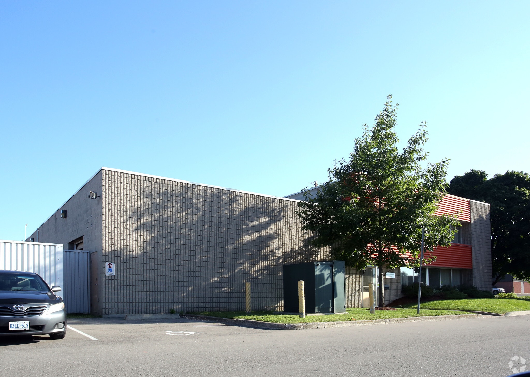 1600 Industrial Rd, Cambridge, ON à louer Photo principale– Image 1 sur 4