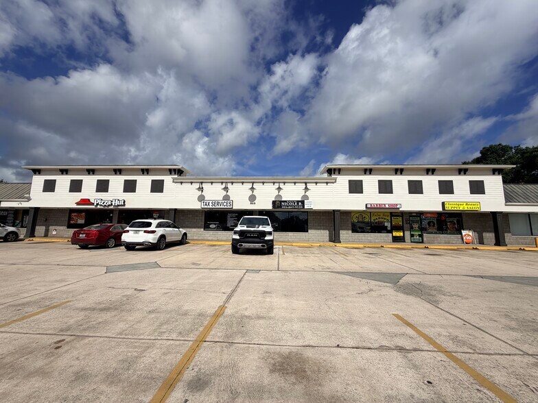868 Jupiter Blvd NW, Palm Bay, FL à louer - Photo de l’immeuble – Image 1 sur 2