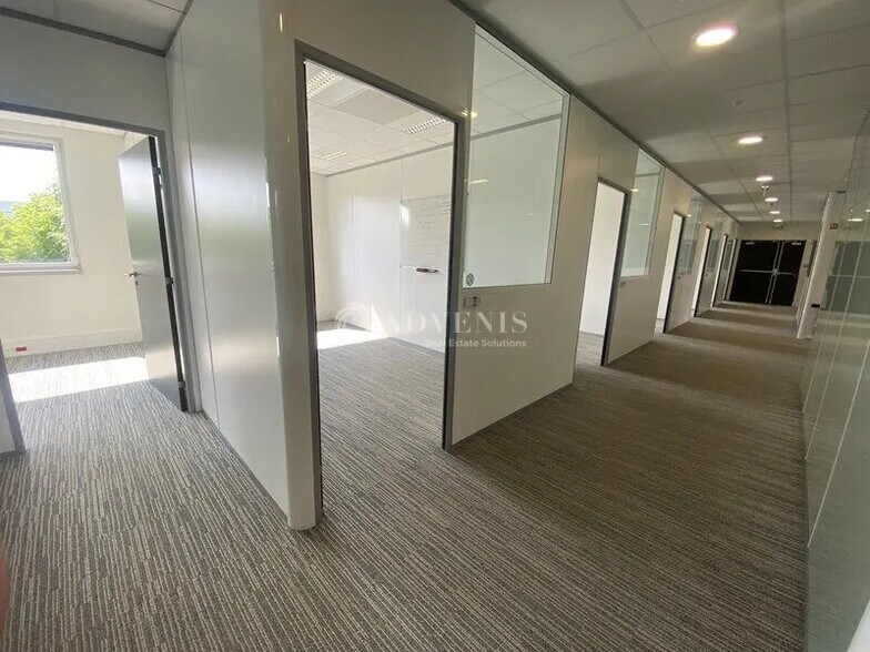 Bureau dans Cergy à louer - Photo de l’immeuble – Image 1 sur 8