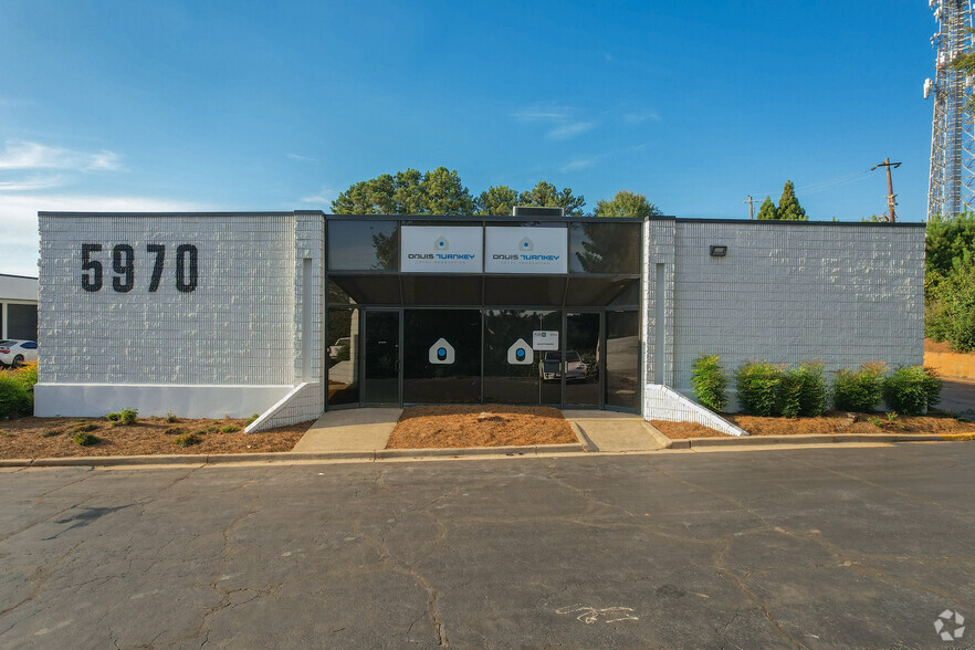 5970 Unity Dr, Norcross, GA à louer - Photo de l’immeuble – Image 3 sur 31