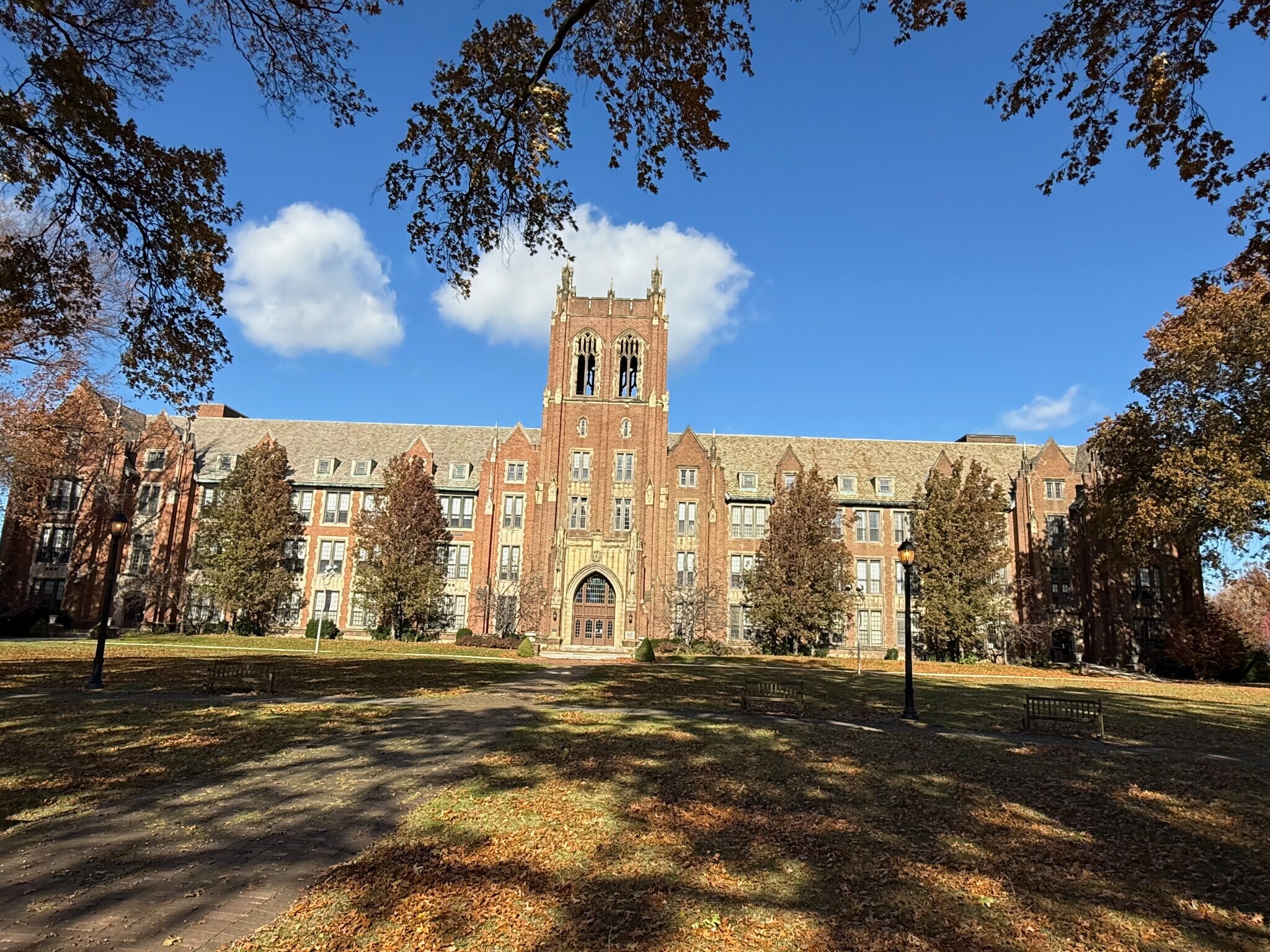 Former Campus of Notre Dame College portefeuille de 11 biens à vendre sur LoopNet.fr Photo principale– Image 1 sur 20