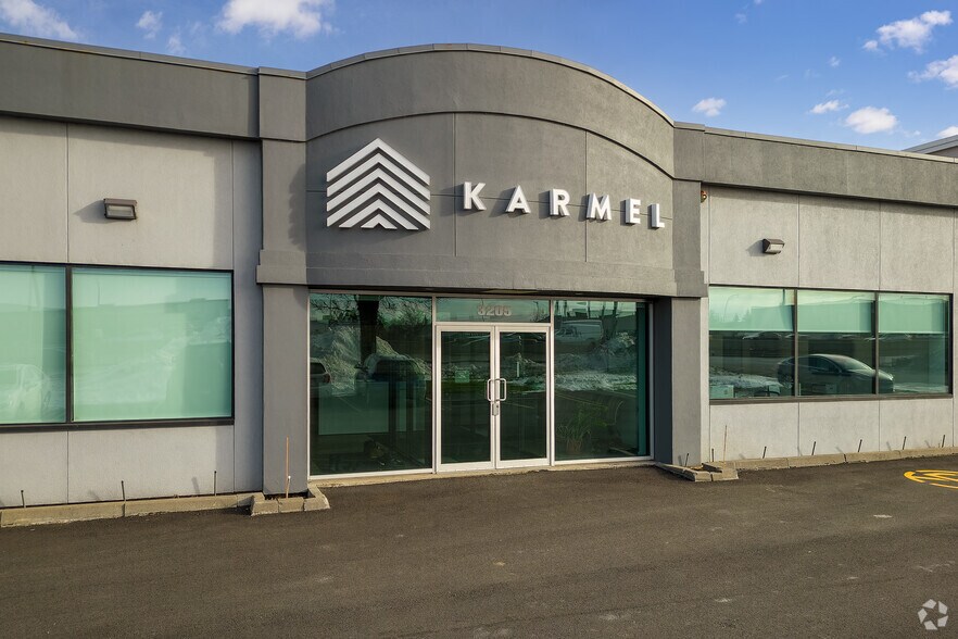 3195-3227 Boul Pitfield, Saint-Laurent, QC à vendre - Photo de l’immeuble – Image 3 sur 7
