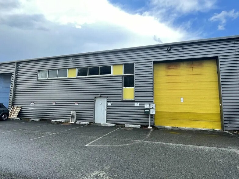 Local d’activités dans Yvrac à louer - Photo de l’immeuble – Image 2 sur 9