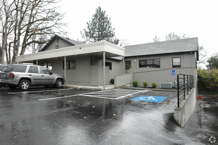 11705 SW 68th Ave, Portland, OR à vendre - Photo principale – Image 1 sur 11