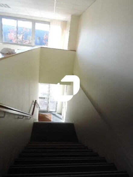 Local d’activités dans Torcy à louer - Photo de l’immeuble – Image 3 sur 11