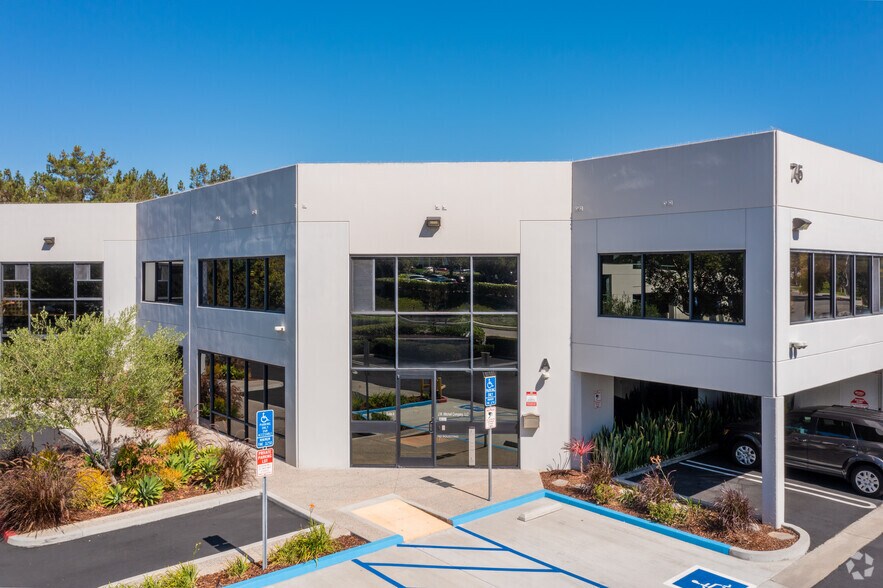 75 Argonaut, Aliso Viejo, CA à louer - Photo de l’immeuble – Image 2 sur 12