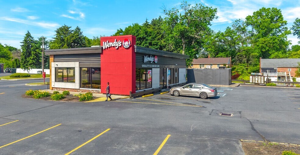 100 N Progress Ave, Harrisburg, PA à vendre - Photo de l’immeuble – Image 2 sur 5
