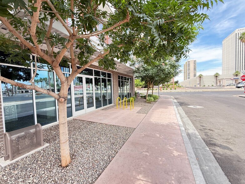 3601 N Central Ave, Phoenix, AZ à louer - Photo de l’immeuble – Image 2 sur 9
