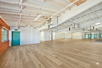 2440 S Sepulveda Blvd, Los Angeles, CA à louer Photo intérieure– Image 2 sur 11