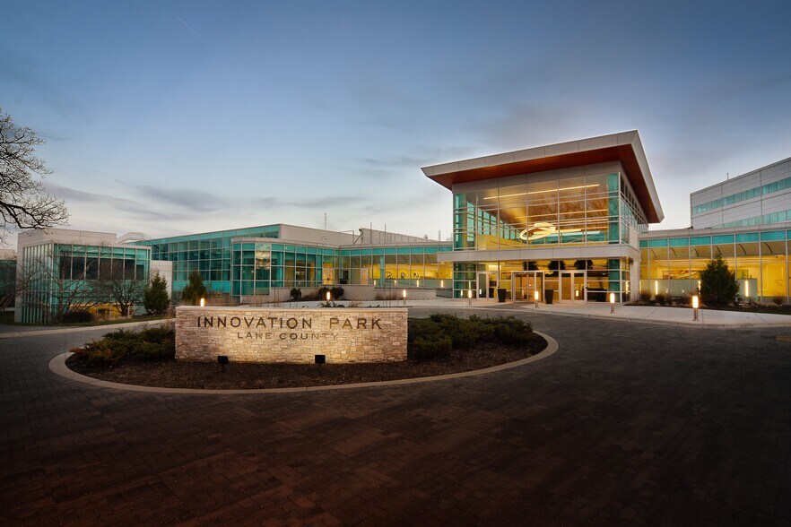 1950 Innovation Way, Libertyville, IL à louer - Photo de l’immeuble – Image 3 sur 44