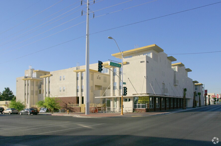 801 Las Vegas Blvd S, Las Vegas, NV à louer - Photo de l’immeuble – Image 2 sur 20