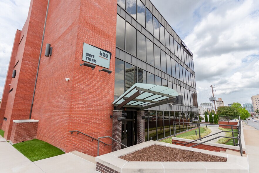 620 W 3rd St, Little Rock, AR à louer - Photo de l’immeuble – Image 2 sur 7