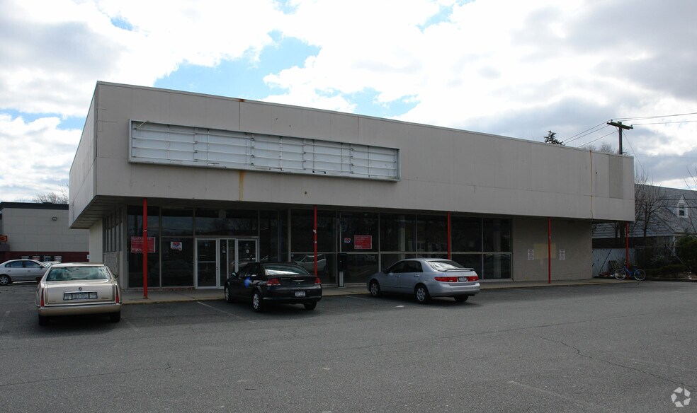 3320 Hillside Ave, New Hyde Park, NY à louer - Photo de l’immeuble – Image 2 sur 4