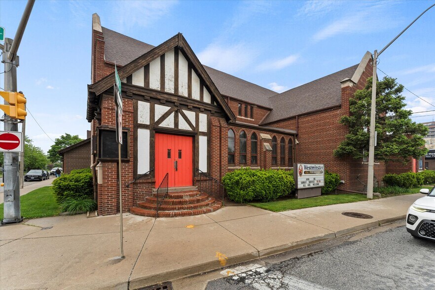 1680 Dougall Av, Windsor, ON à vendre - Photo de l’immeuble – Image 3 sur 19