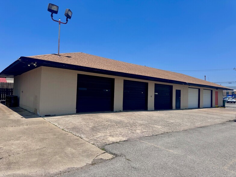 5928 E Belknap St, Haltom City, TX à louer - Photo de l’immeuble – Image 3 sur 5