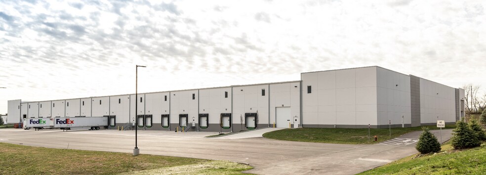 2000 Southtech Dr, Greenwood, IN à louer - Photo de l’immeuble – Image 3 sur 4