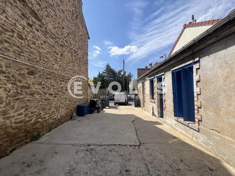 Local d'activités dans Champigny-sur-Marne à vendre - Photo de l’immeuble – Image 3 sur 17