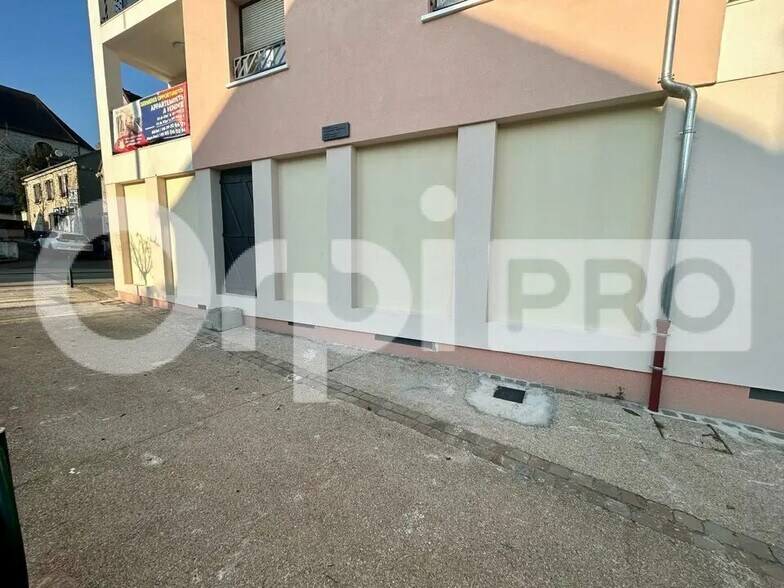 Local commercial dans Breuillet à vendre - Photo de l’immeuble – Image 2 sur 4