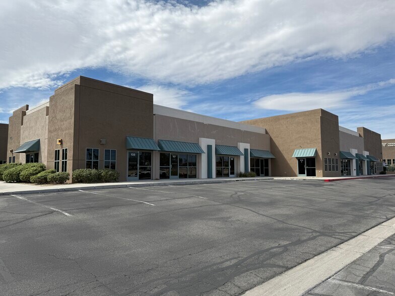 285 E Warm Springs Rd, Las Vegas, NV à vendre - Photo principale – Image 1 sur 8