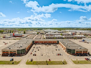 2900-2976 Rue Joseph-A.-Bombardier, Laval, QC - Vue aérienne  vue de carte - Image1