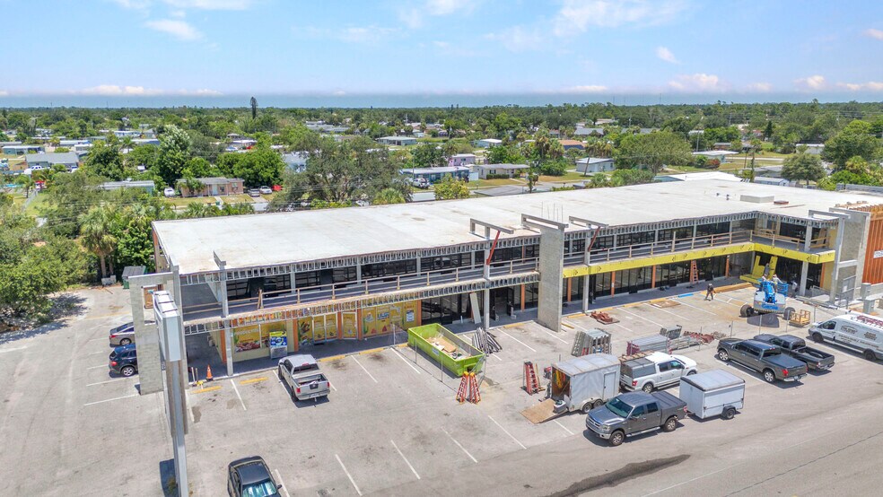 3596 Tamiami Trl, Port Charlotte, FL à louer - Photo de l’immeuble – Image 2 sur 8