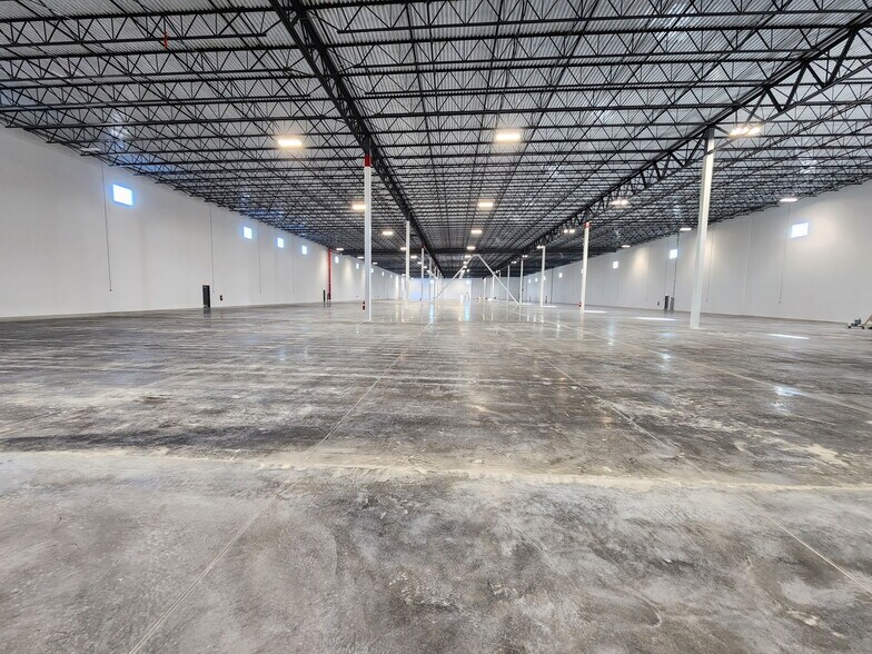 4908 W Linebaugh Ave, Tampa, FL à louer - Photo intérieure – Image 3 sur 6