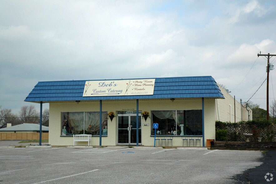 325 Pipeline Rd, Bedford, TX à vendre - Photo de l’immeuble – Image 2 sur 18