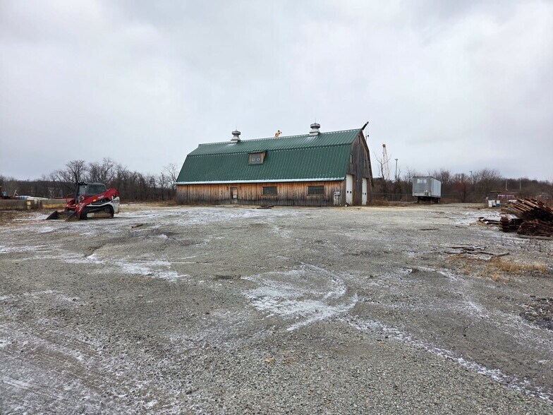 217 Alfery Ln, Mount Pleasant, PA à louer - Photo de l’immeuble – Image 2 sur 13