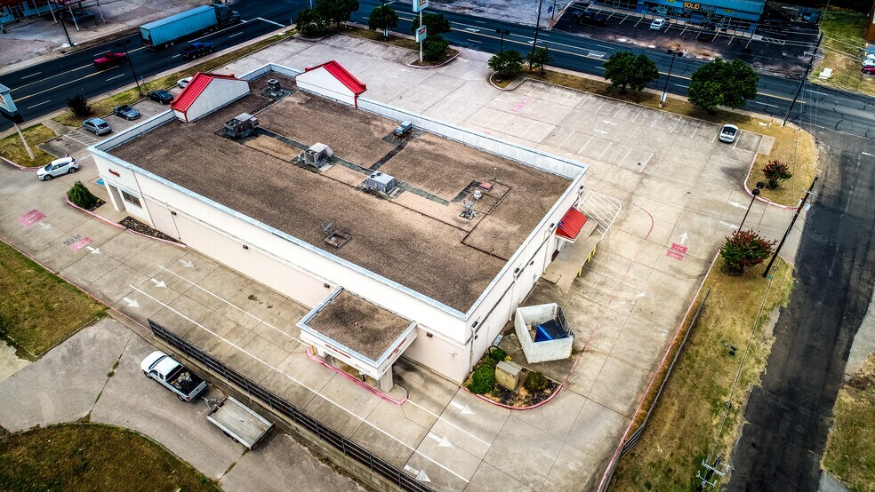 119 W Marshall Ave, Longview, TX à louer - Photo de l’immeuble – Image 3 sur 6