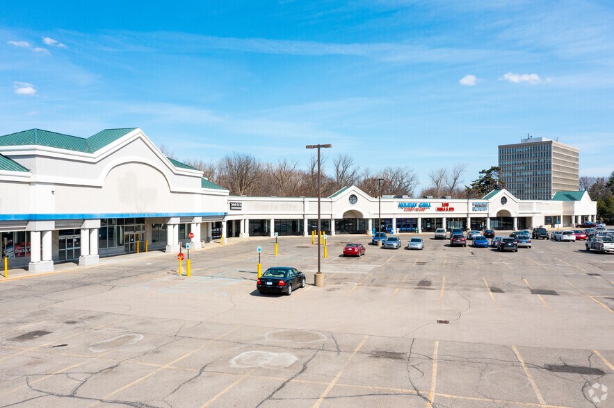 22890-23000 Michigan Ave, Dearborn, MI à louer - Photo de l’immeuble – Image 1 sur 6