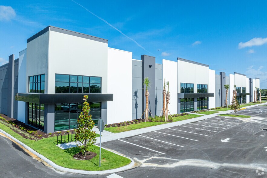4071 Lakewood Ranch Blvd N, Lakewood Ranch, FL à louer - Photo de l’immeuble – Image 2 sur 15