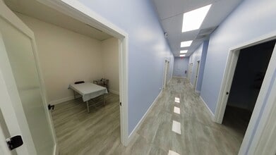 9375-9447 SW 56th St, Miami, FL à louer Photo intérieure– Image 2 sur 5