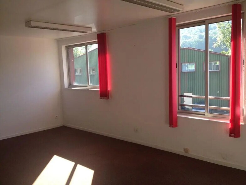 Local d’activités dans Malaunay à louer - Photo intérieure – Image 3 sur 4