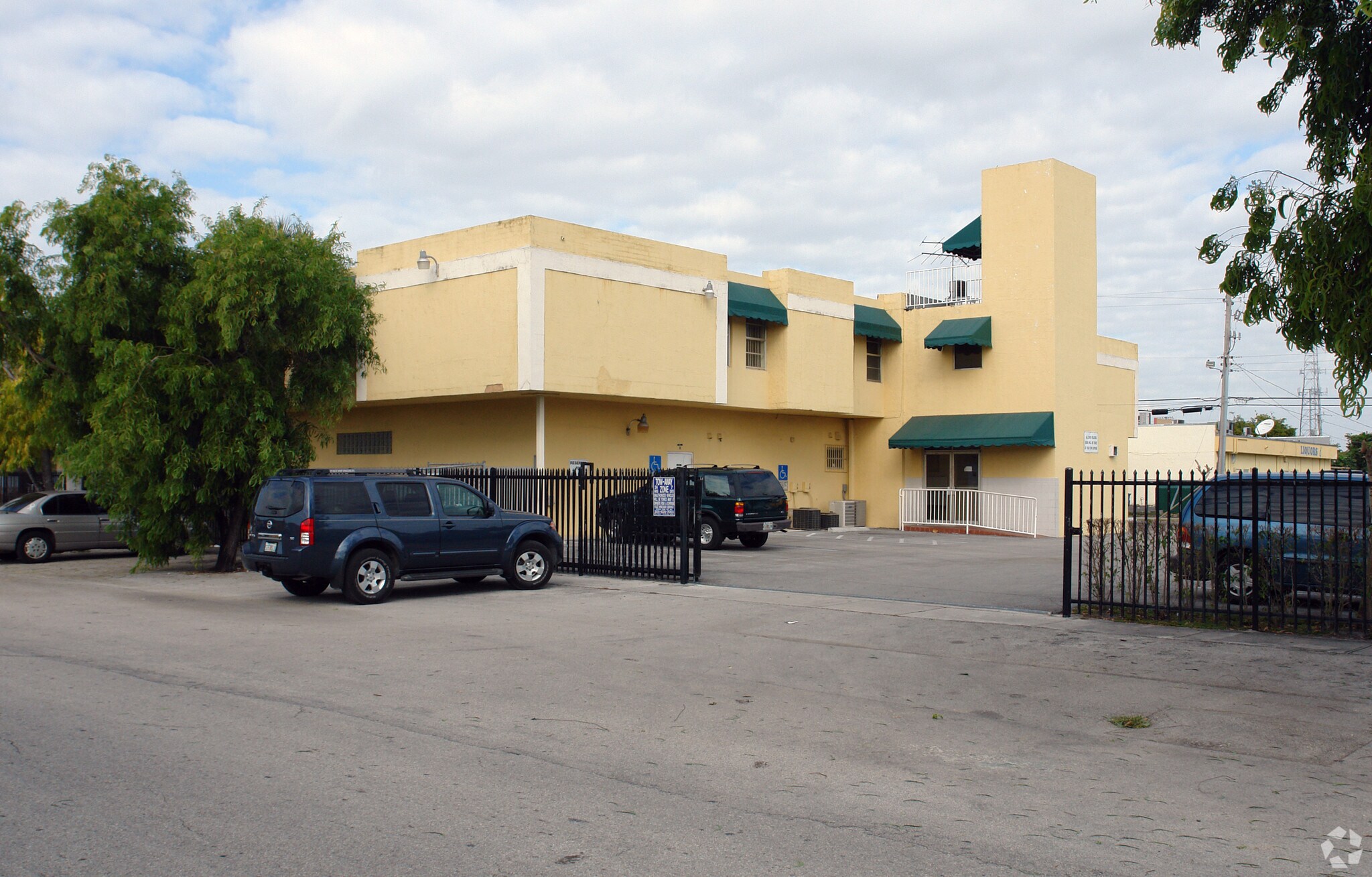 4201 Palm Ave, Hialeah, FL à louer Photo principale– Image 1 sur 9