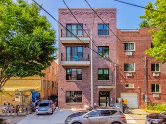 Plus de détails pour 16109 72nd Ave, Fresh Meadows, NY - Logement à vendre