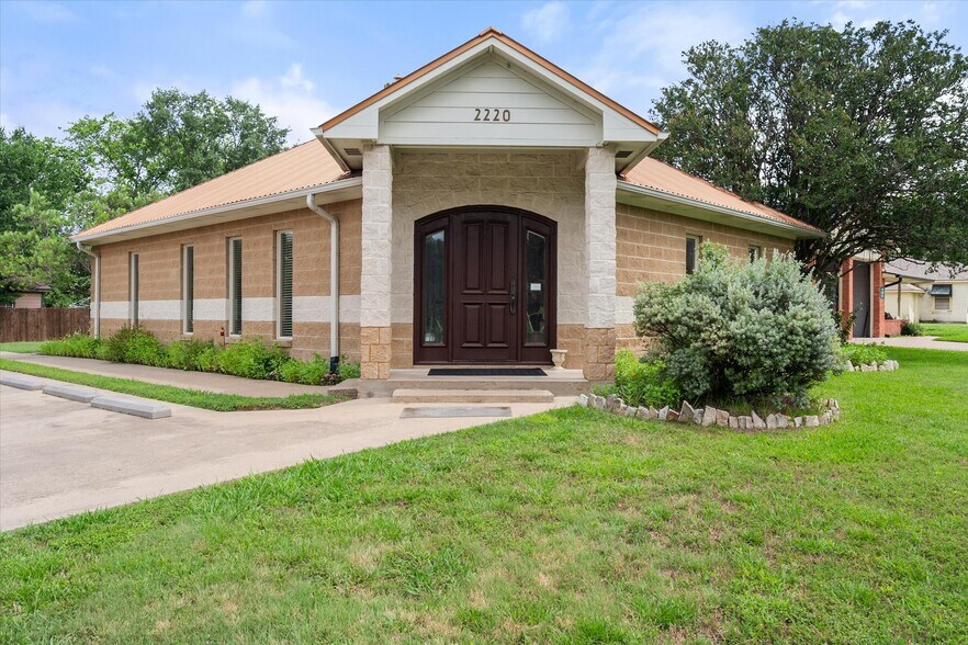 2220 W 2nd Ave, Corsicana, TX à vendre - Photo de l’immeuble – Image 1 sur 39