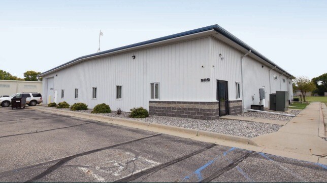 909 34th St N, Fargo, ND à vendre - Photo principale – Image 1 sur 3