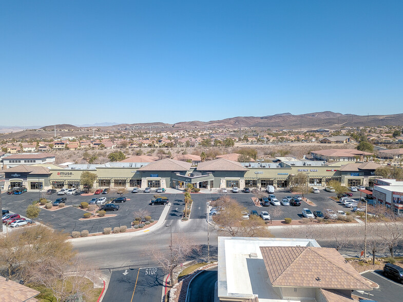 2550 Anthem Village Dr, Henderson, NV à louer - Photo de l’immeuble – Image 1 sur 37