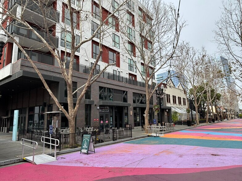28 N Almaden Ave, San Jose, CA à louer - Photo de l’immeuble – Image 1 sur 26