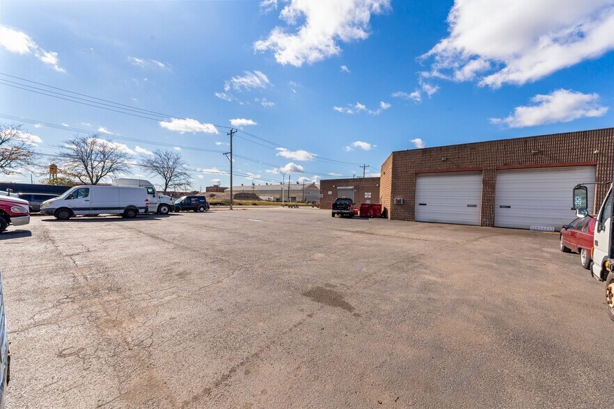 5944 W 65th St, Chicago, IL à vendre - Photo de l’immeuble – Image 3 sur 32