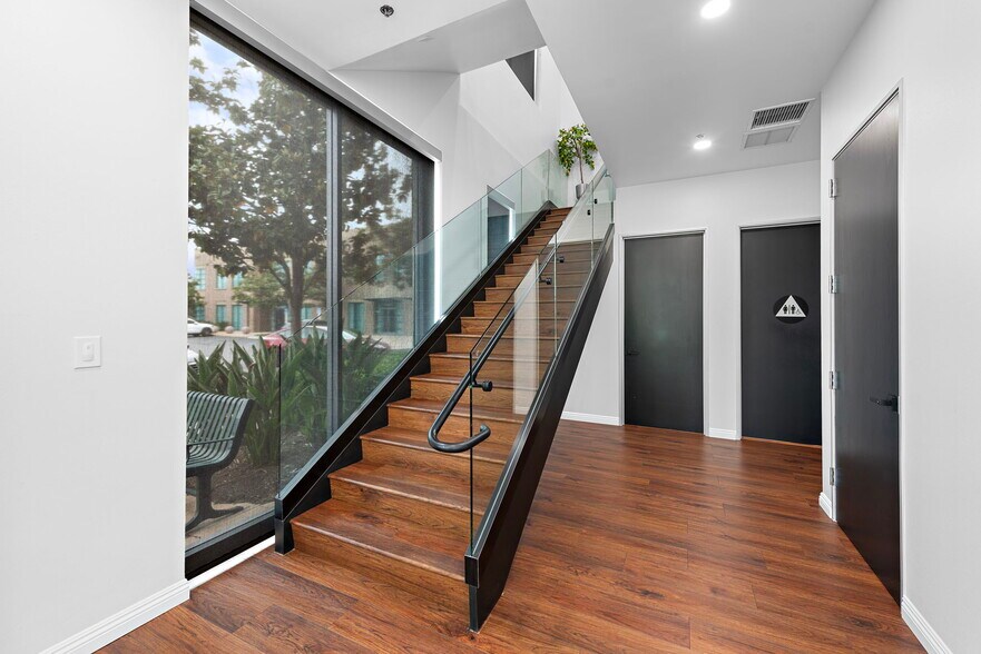 9090 Irvine Center Dr, Irvine, CA à vendre - Photo intérieure – Image 3 sur 8