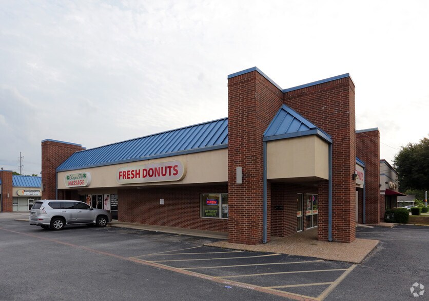 Plaza North Shopping Center portefeuille de 3 biens à vendre sur LoopNet.fr - Photo de l’immeuble – Image 2 sur 4