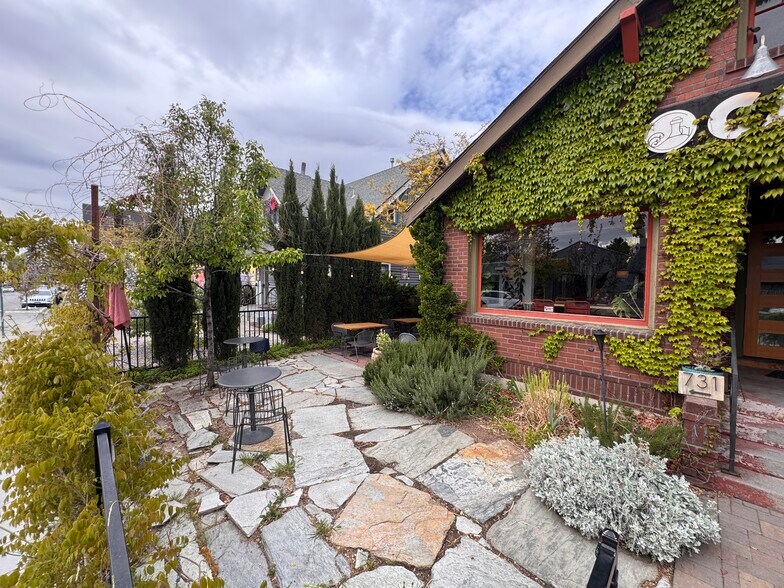 725 S Center St, Reno, NV à louer - Photo de l’immeuble – Image 2 sur 24