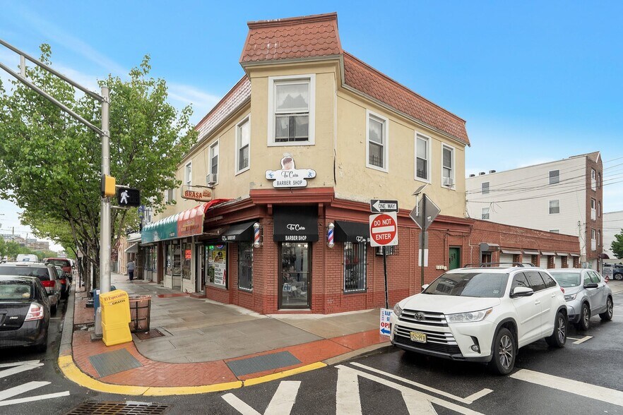 1117 New York Ave, Union City, NJ à vendre - Photo de l’immeuble – Image 2 sur 37