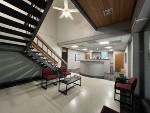 6415 Lakeview Rd, Charlotte, NC à louer Photo de l’immeuble– Image 2 sur 10