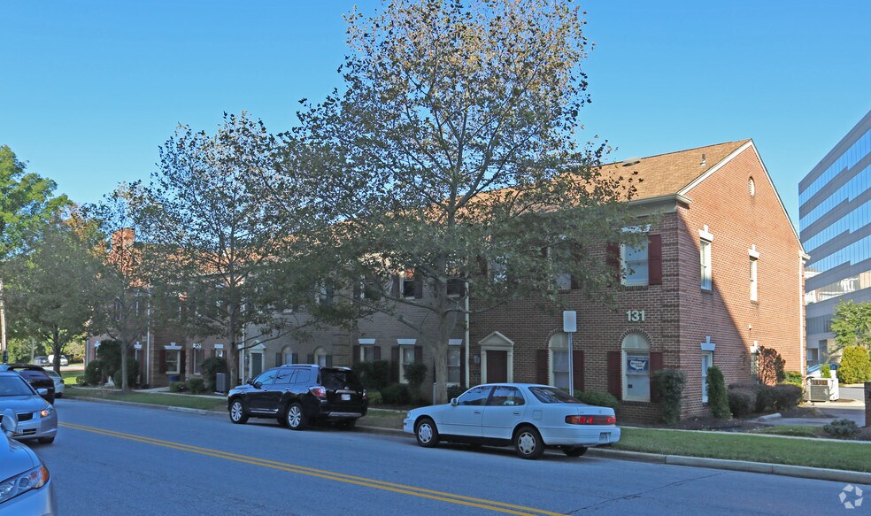 131 Rollins Ave, Rockville, MD à louer - Photo principale – Image 1 sur 7