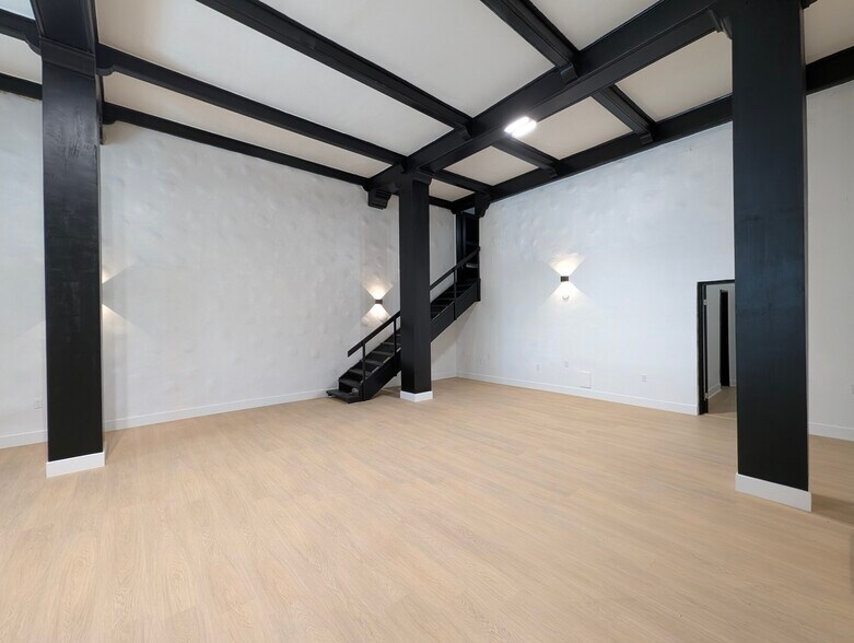 1861 Whitley Ave, Los Angeles, CA à louer - Photo de l’immeuble – Image 3 sur 21