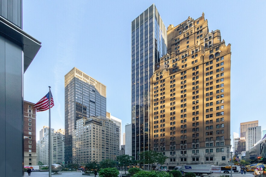 1350 Avenue of the Americas, New York, NY à louer - Photo de l’immeuble – Image 3 sur 9