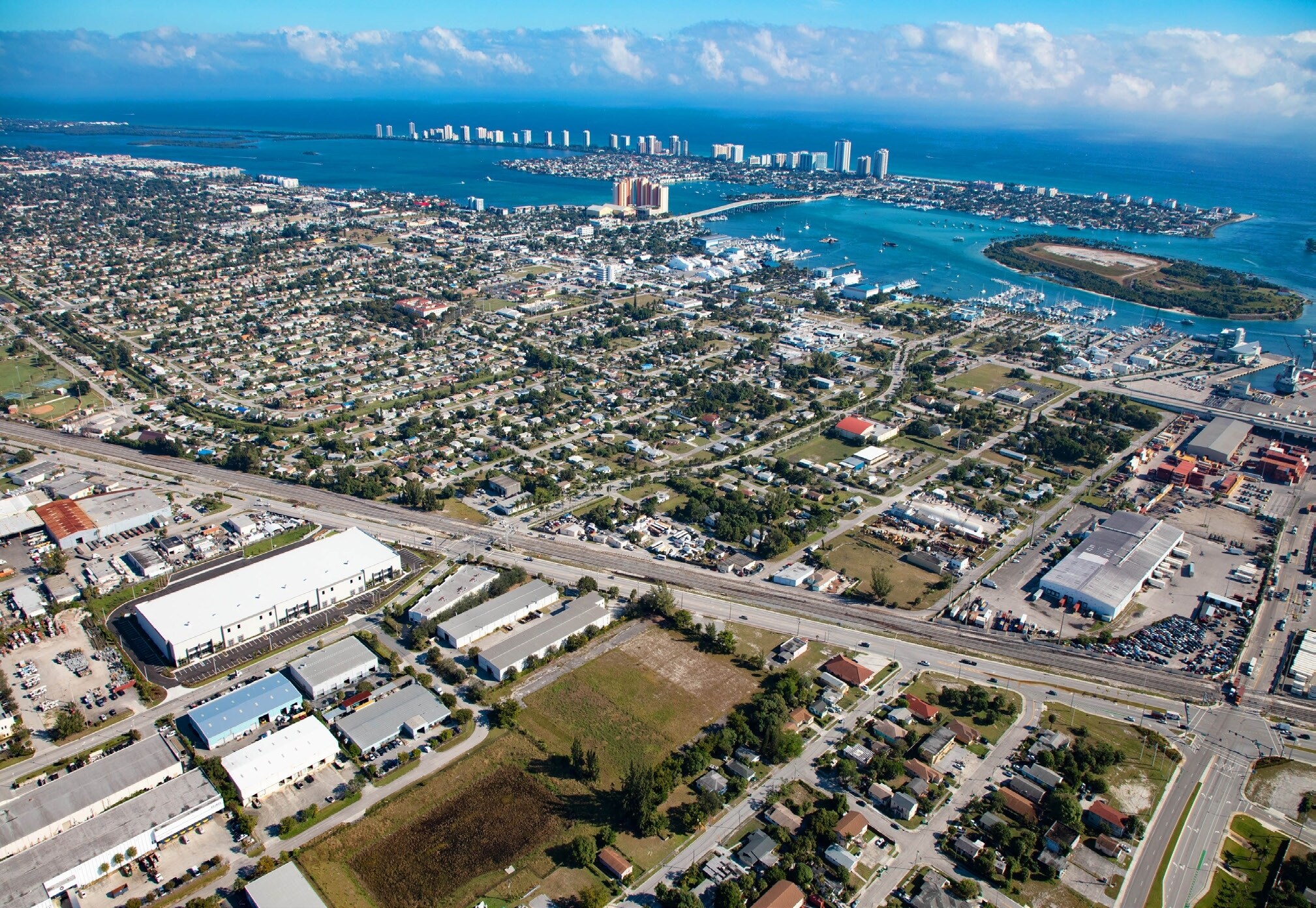 1699 W 13th Ct, Riviera Beach, FL à louer Photo principale– Image 1 sur 3